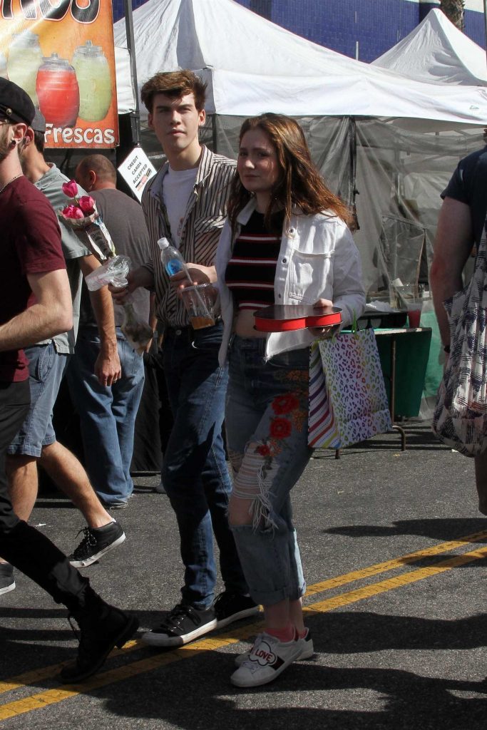 Emma Kenney Arrives at the Farmer's Market with her Boyfriend in Studio City-4