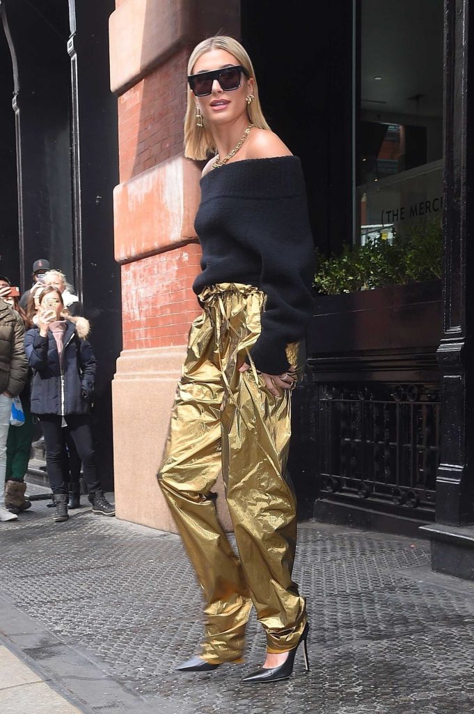 Hailey Baldwin Looks Stylish During New York Fashion Week in New York City-2