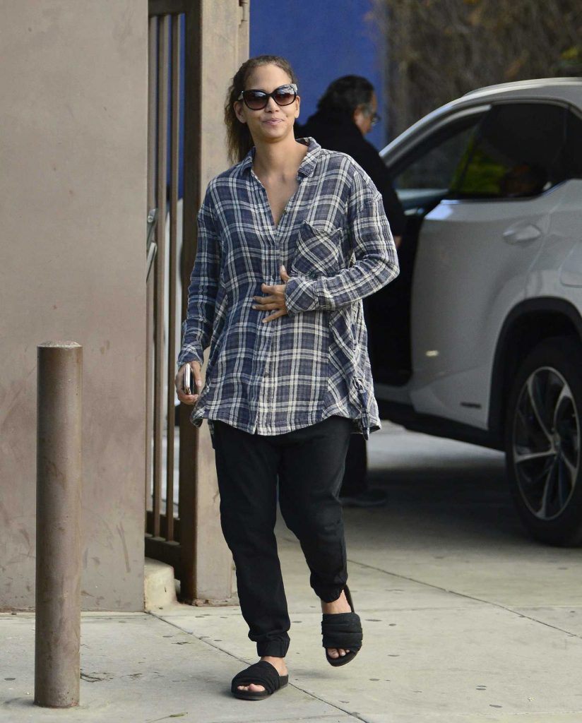 Halle Berry Arrives at the Spa in Los Angeles-4