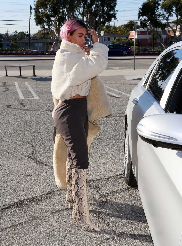 Kim Kardashian Arrives at Warehouse in LA-4