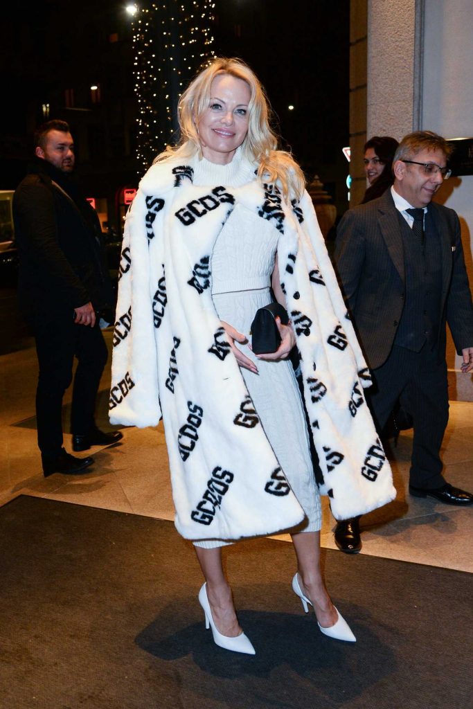 Pamela Anderson Arrives at Her Hotel During Milan Fashion Week in Milan-2