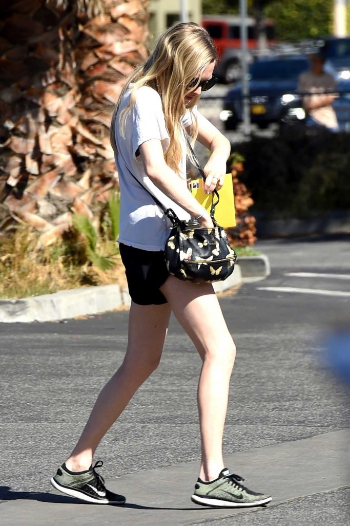 Amanda Seyfried Goes Shopping at West Elm Furniture in Los Angeles-5