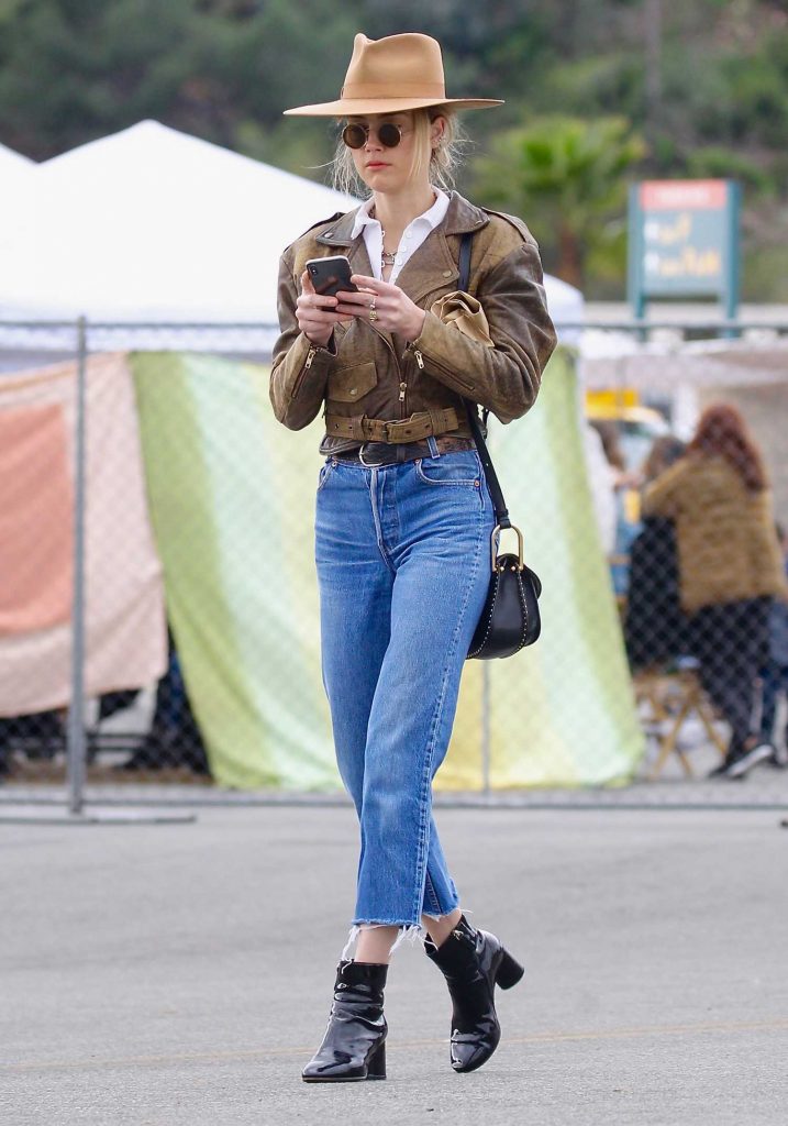 Amber Heard Arrives at the Silverlake Farmers' Market in Los Angeles-3