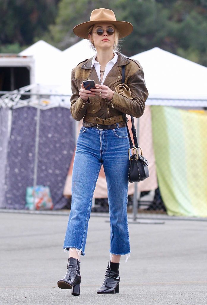 Amber Heard Arrives at the Silverlake Farmers' Market in Los Angeles-4