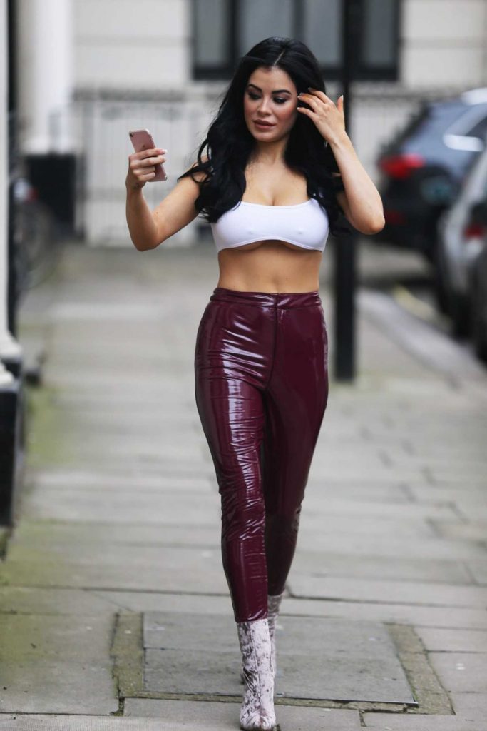 Carla Howe Was Spotted in Tights Out in London-4