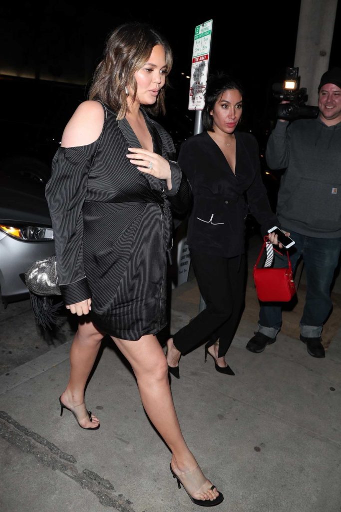 Chrissy Teigen Heads to Dinner at Craig's in West Hollywood-2