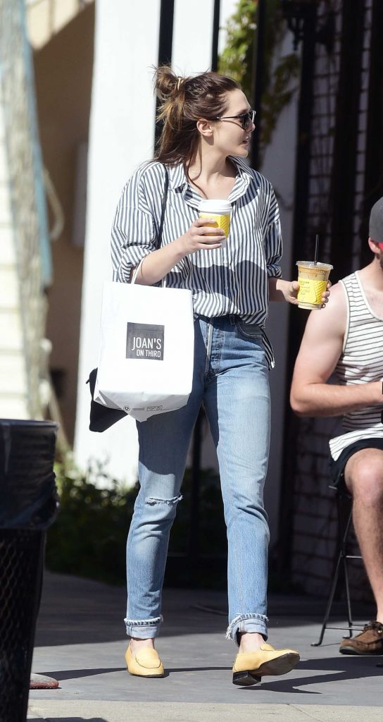 Elizabeth Olsen Grabs a Couple Coffee Drinks in Los Angeles-2