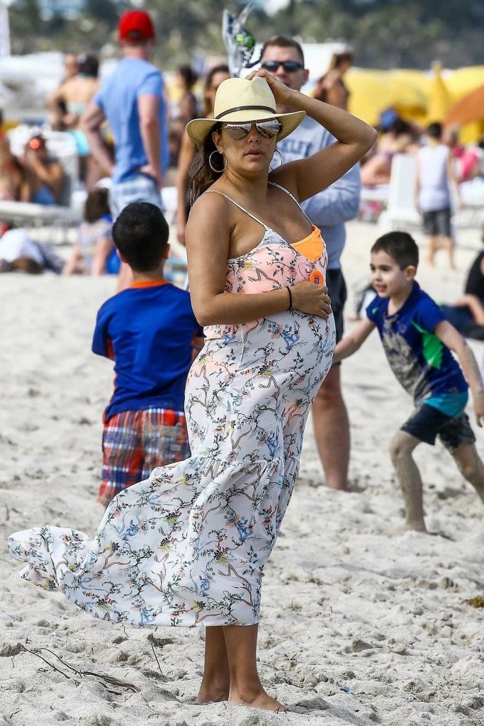 Eva Longoria Was Seen on the Beach in Miami-2