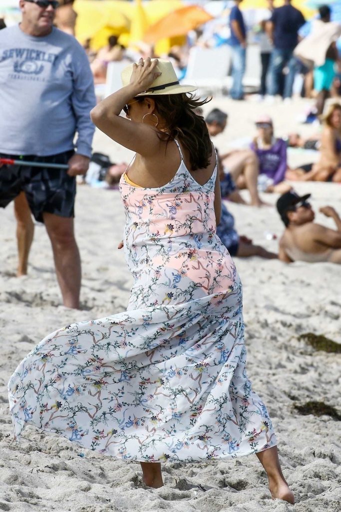 Eva Longoria Was Seen on the Beach in Miami-4