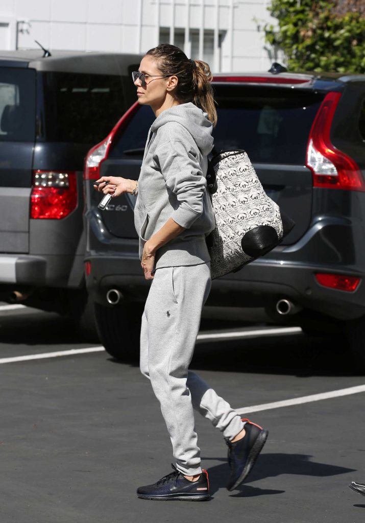 Heidi Klum Wears a Casual Sweats Out in Hollywood-3