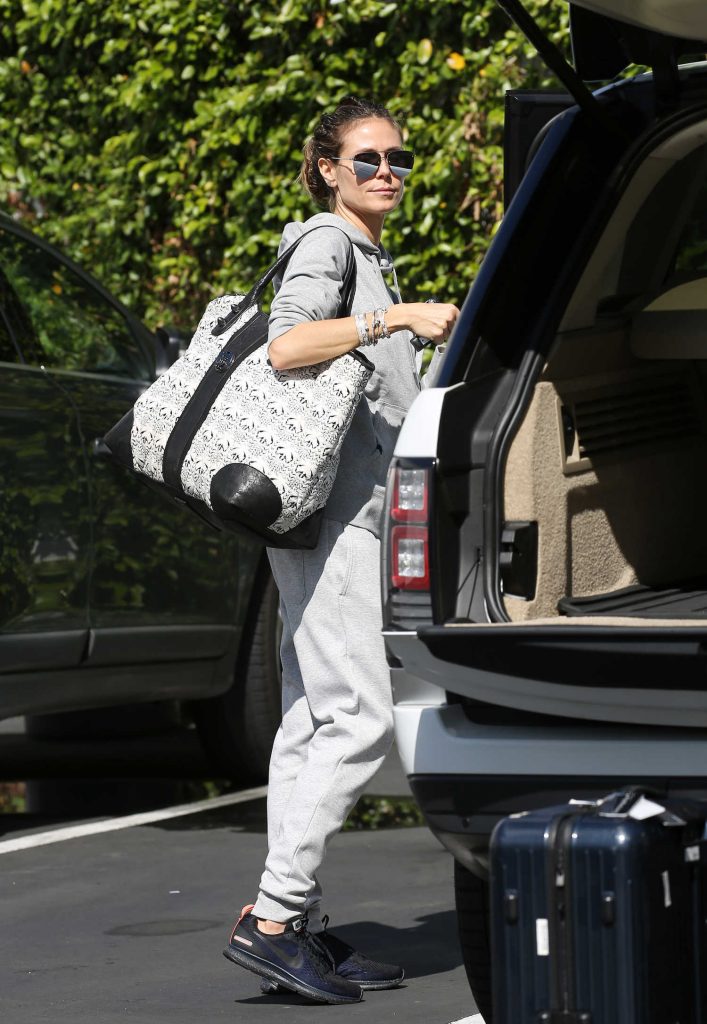 Heidi Klum Wears a Casual Sweats Out in Hollywood-5