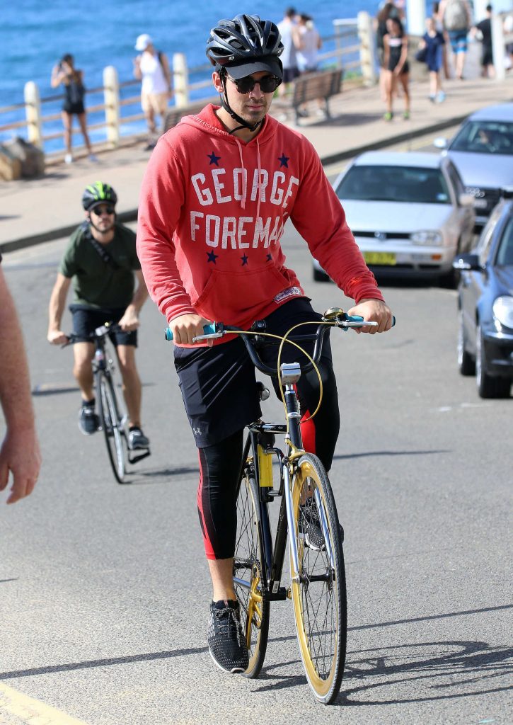 Joe Jonas Rides a Bicycle at Bondi Beach in Sydney-1