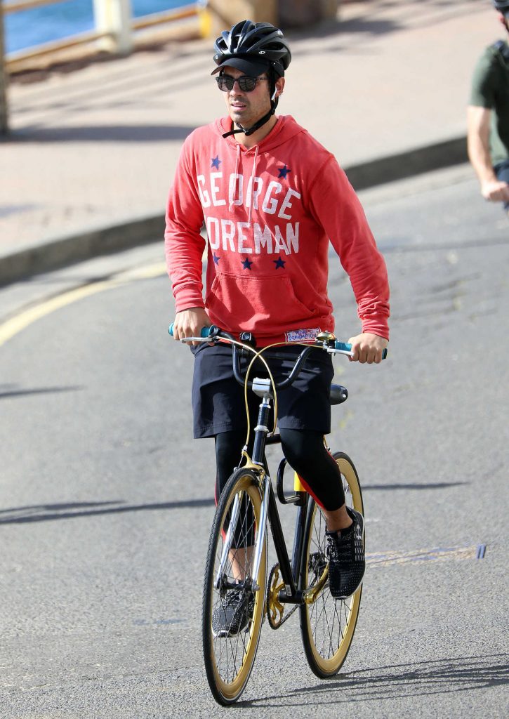 Joe Jonas Rides a Bicycle at Bondi Beach in Sydney-3