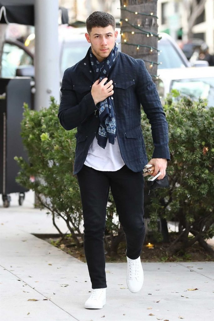 Nick Jonas Arrives at a Cigar Lounge in Beverly Hills-3