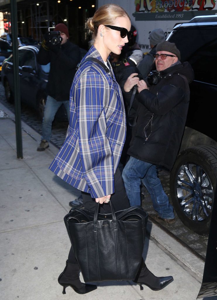 Rosie Huntington-Whiteley Was Spotted Out in New York City-5