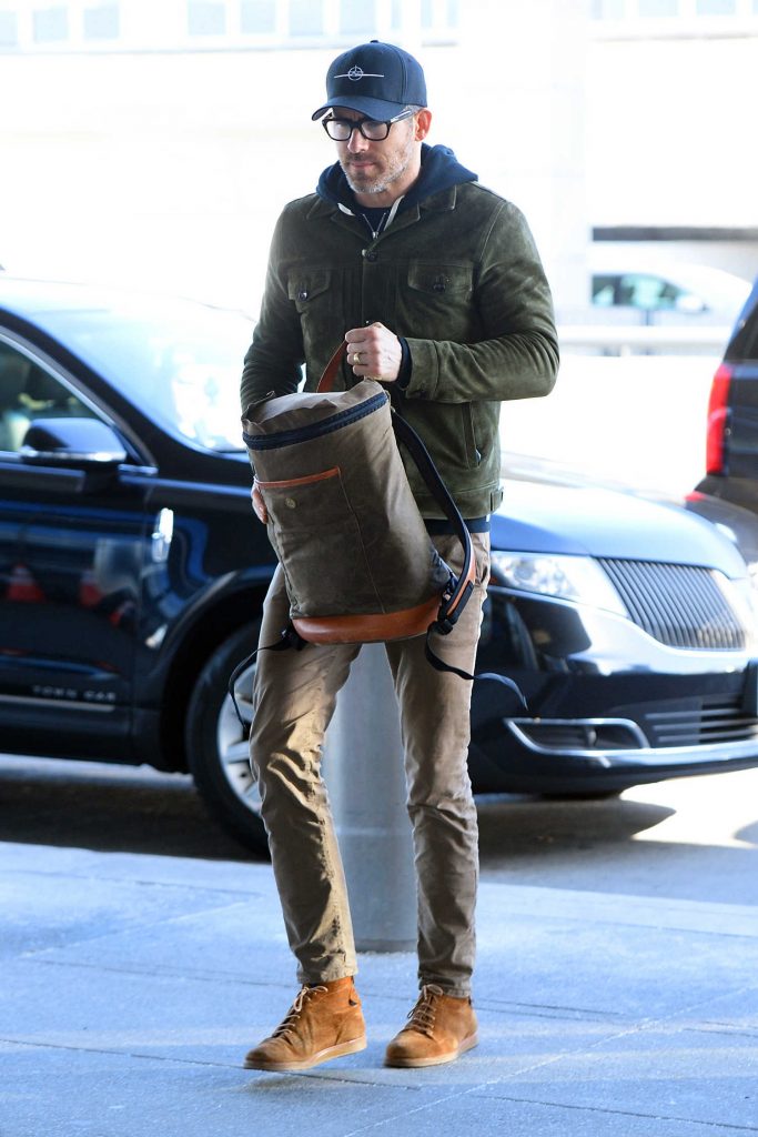 Ryan Reynolds Arrives at JFK Airport in New York City-3