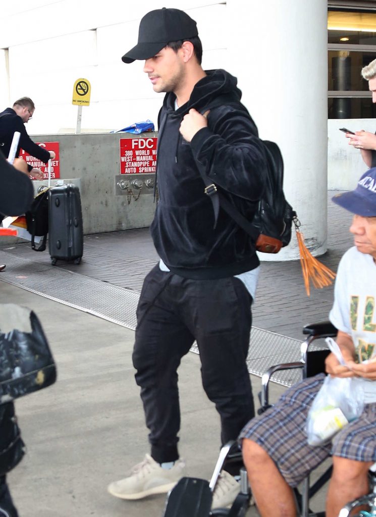 Taylor Lautner Arrives at LAX Airport in LA-3