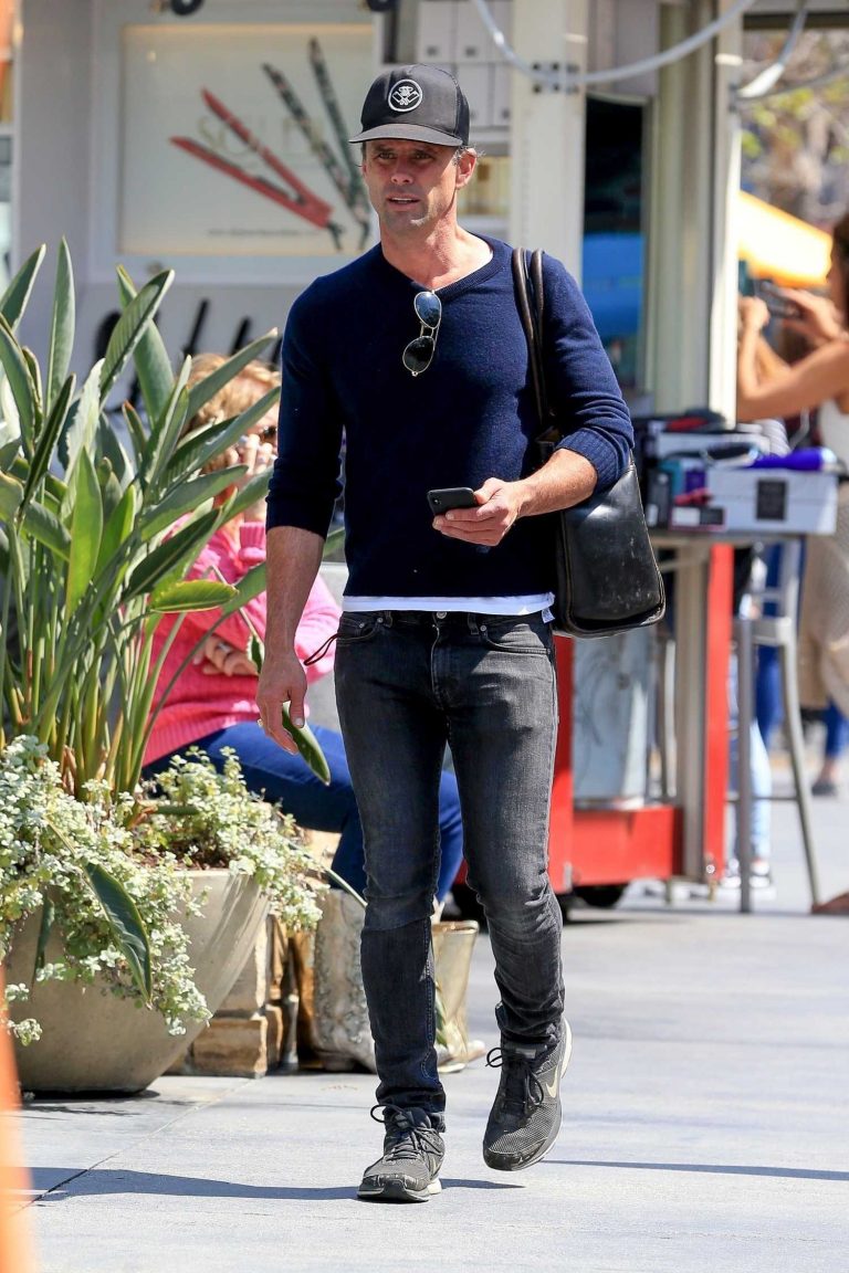 Walton Goggins Goes Shopping at The Grove in Los Angeles – Celeb Donut