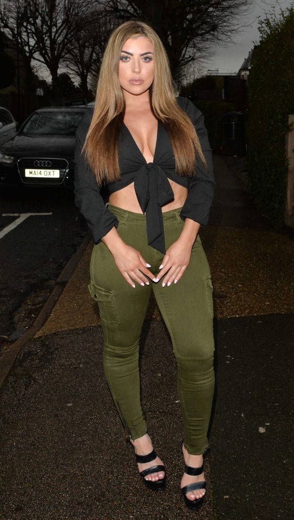 Abigail Clarke Arrives at Lokkum Bar and Grill in Essex-1