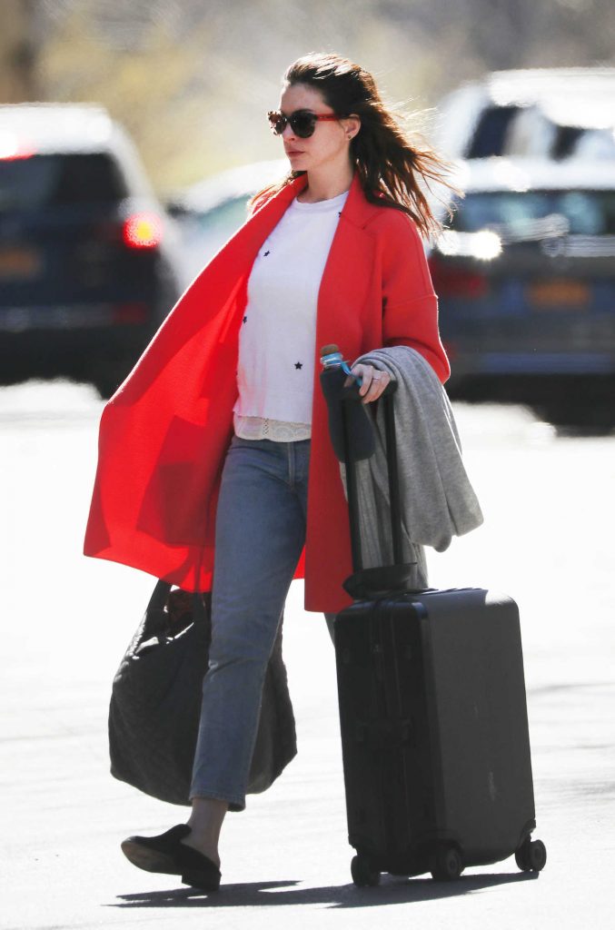 Anne Hathaway Was Spotted Out in New York City-4