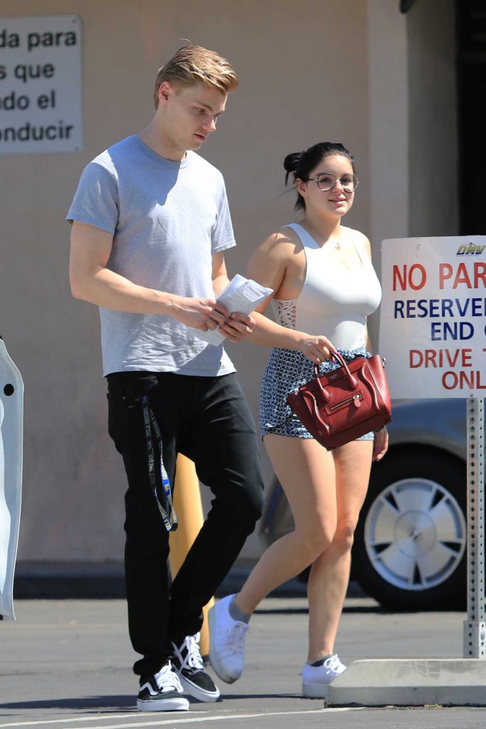 Ariel Winter Heads to the DMV with Her Boyfriend in Los Angeles-1
