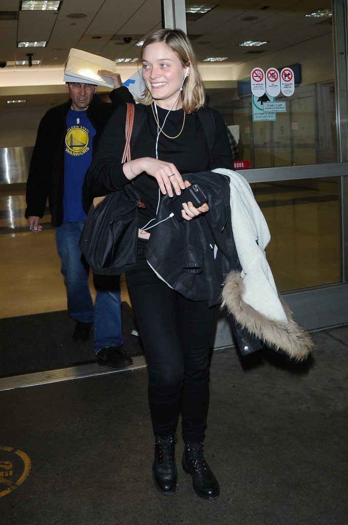Bella Heathcote Was Spotted at LAX Airport in LA-3