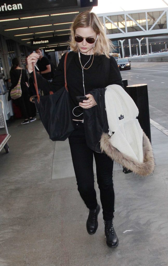 Bella Heathcote Was Spotted at LAX Airport in LA-4