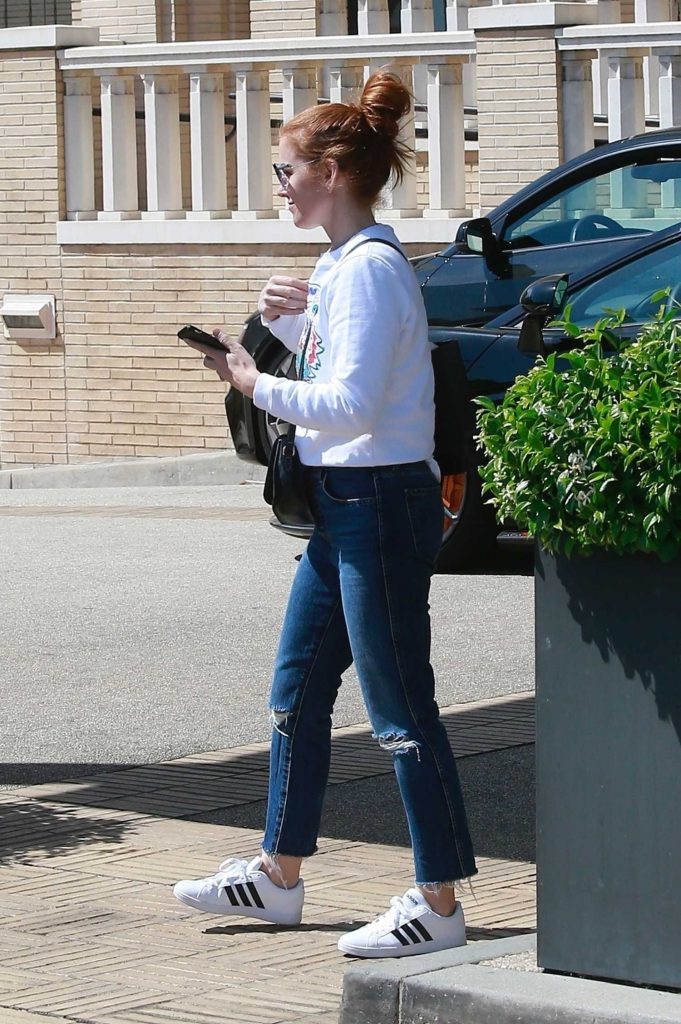 Isla Fisher Was Seen Out in Beverly Hills-3