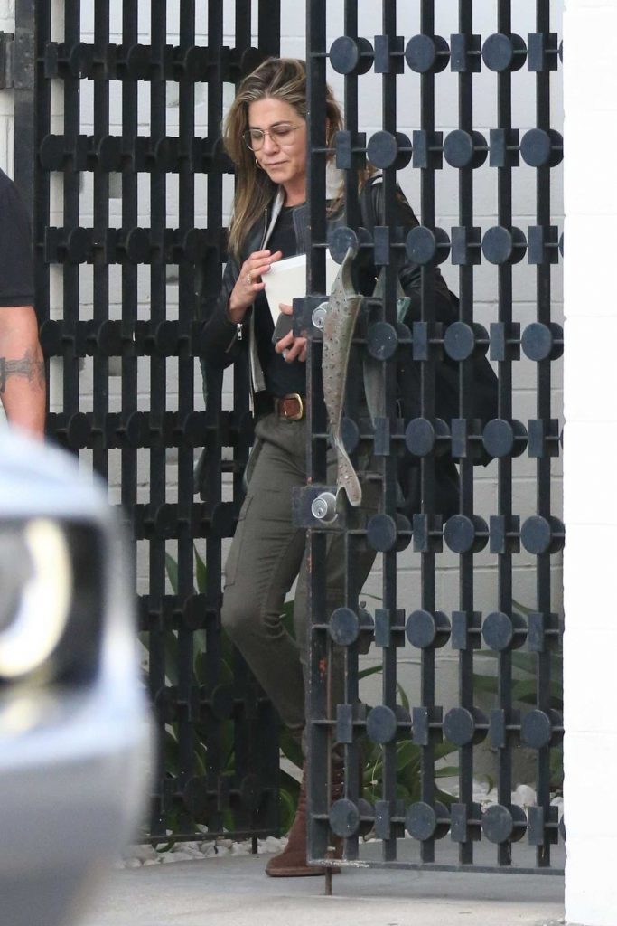Jennifer Aniston Was Seen Out in Beverly Hills-1