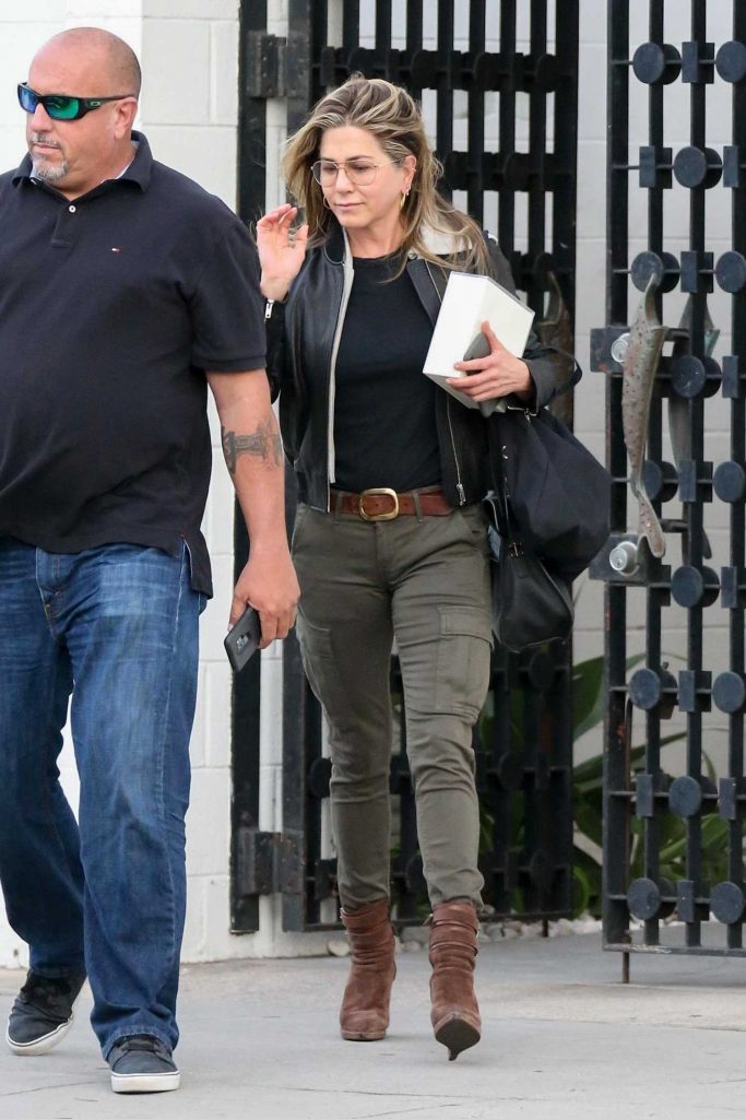 Jennifer Aniston Was Seen Out in Beverly Hills-2