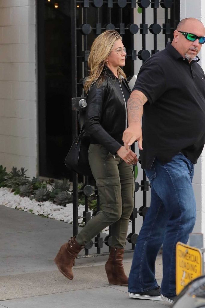 Jennifer Aniston Was Seen Out in Beverly Hills-3
