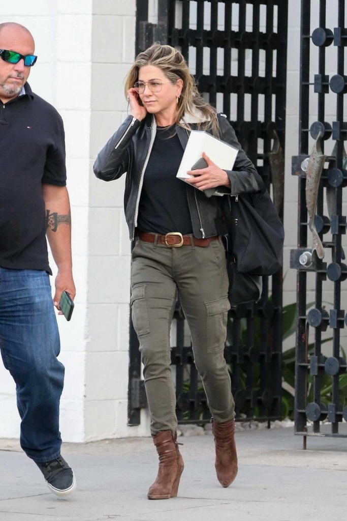 Jennifer Aniston Was Seen Out in Beverly Hills-4