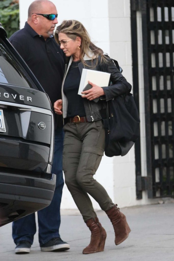 Jennifer Aniston Was Seen Out in Beverly Hills-5