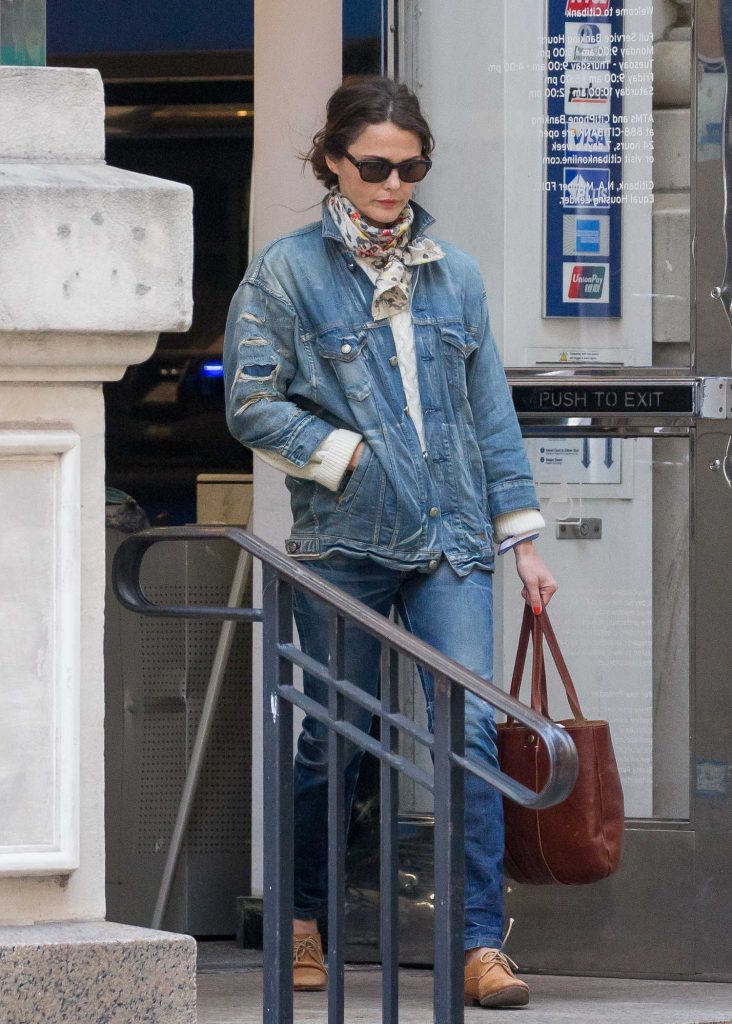 Keri Russell Takes Out Some Cash from Citi Bank Branch in Brooklyn-1
