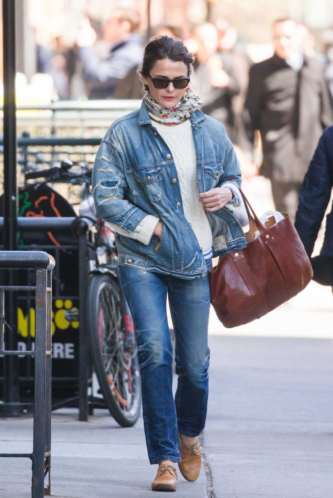 Keri Russell Takes Out Some Cash from Citi Bank Branch in Brooklyn-4