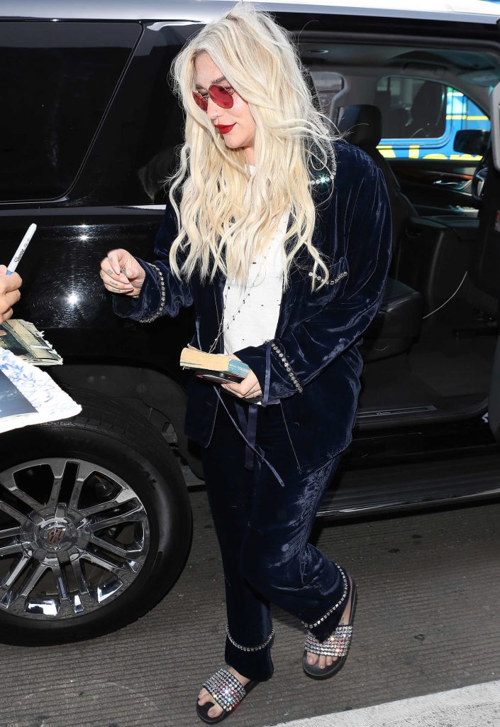 Kesha Arrives at LAX International Airport in Los Angeles-3