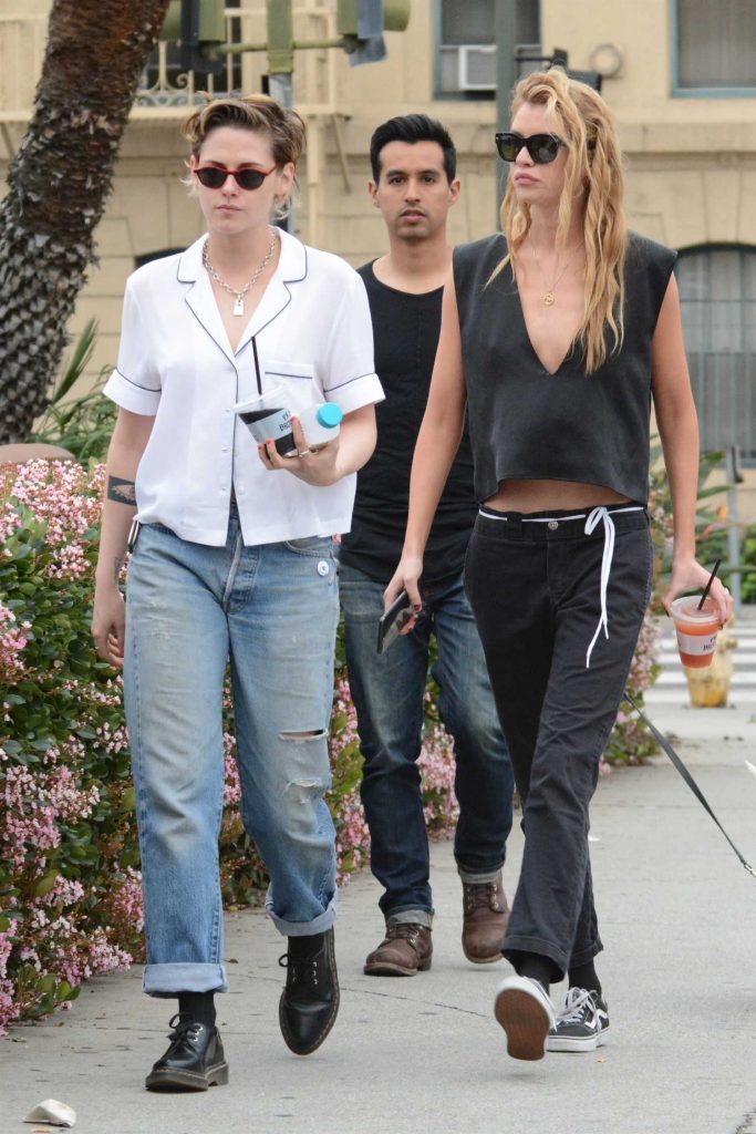 Kristen Stewart Goes Shopping with Stella Maxwell in Los Feliz-2