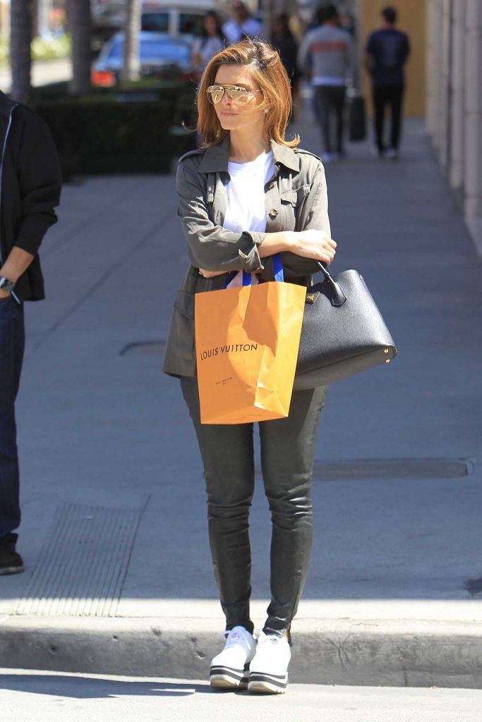Maria Menounos Goes Shopping in Beverly Hills-4