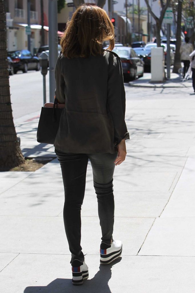 Maria Menounos Goes Shopping in Beverly Hills-5