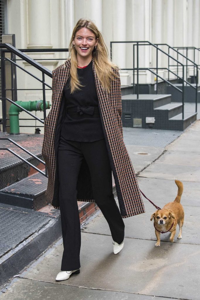 Martha Hunt Takes Her Dog Out for a Walk in NYC-3