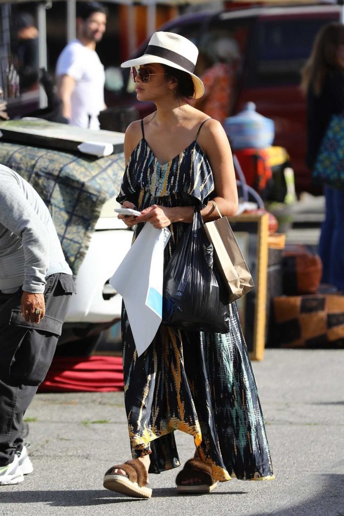 Nicole Scherzinger Stops by Melrose Trading Post in West Hollywood-1
