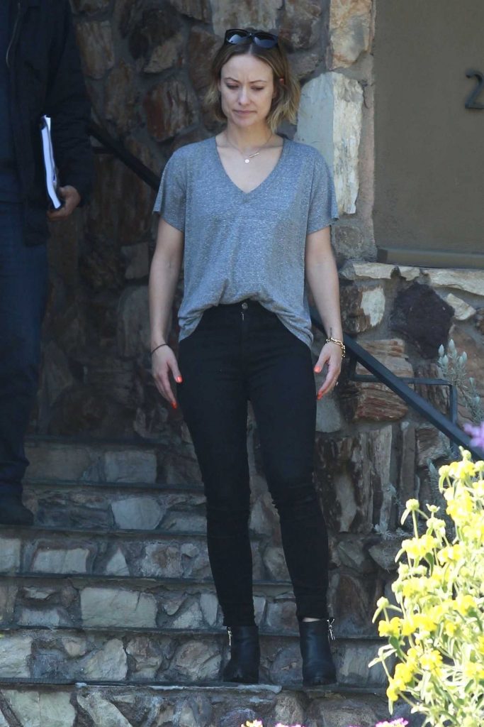 Olivia Wilde Leaves a Friends House in Los Angeles-3