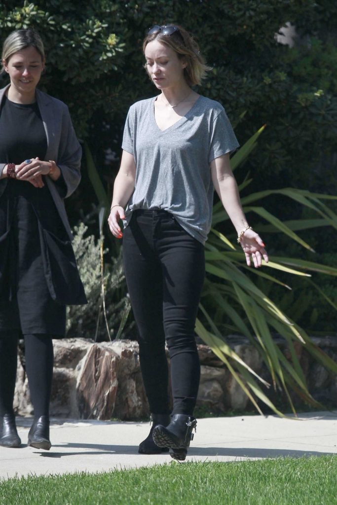 Olivia Wilde Leaves a Friends House in Los Angeles-4