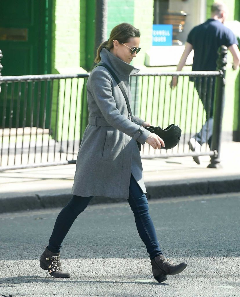 Pippa Middleton Was Seen Out in London-1