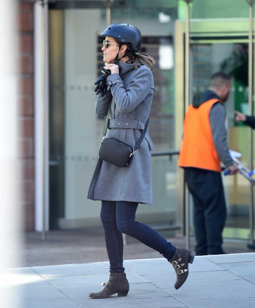 Pippa Middleton Was Seen Out in London-3