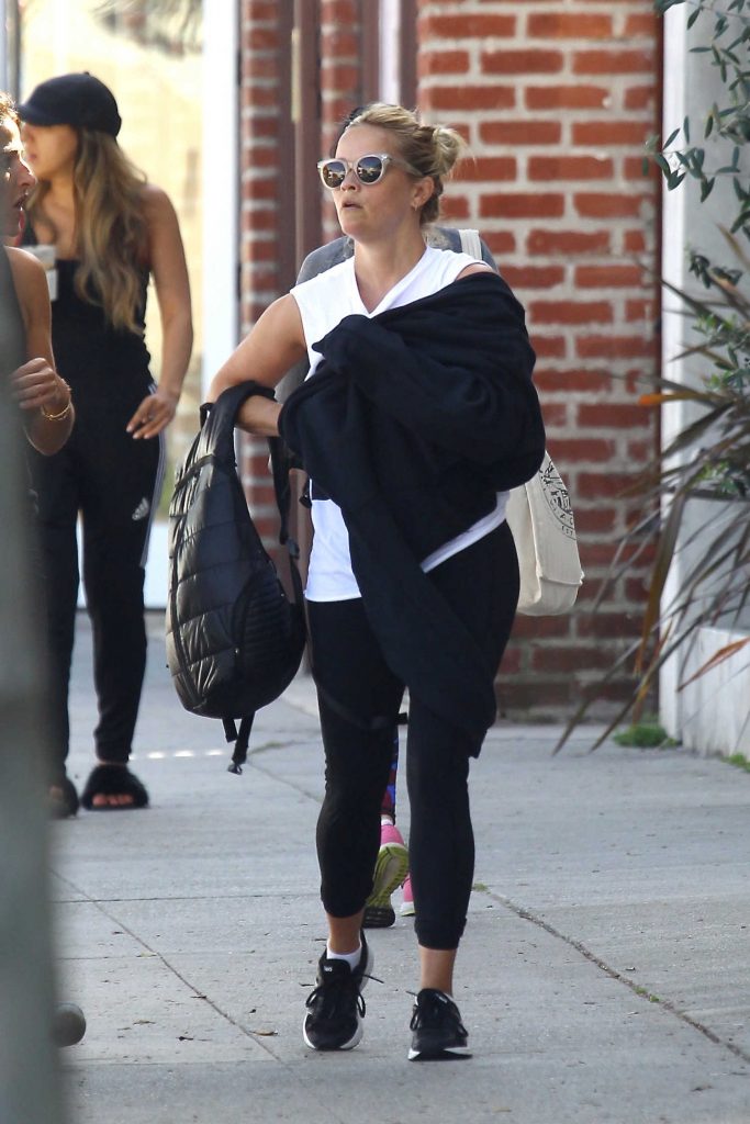 Reese Witherspoon Hits the Gym in LA-1
