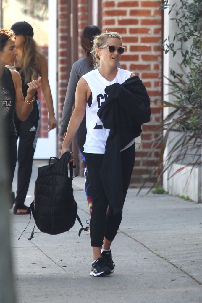 Reese Witherspoon Hits the Gym in LA-3
