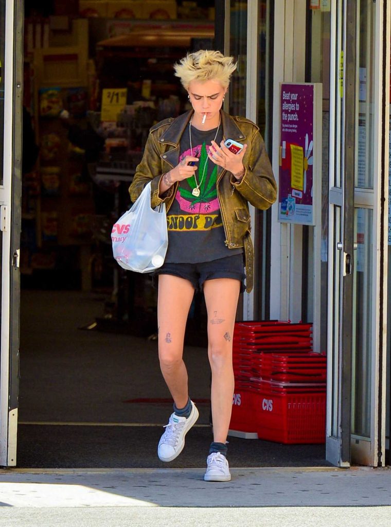 Cara Delevingne Stops for Smokes Out in New York City-1