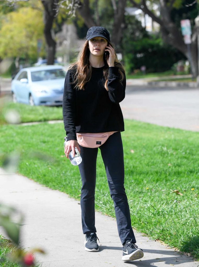 Elizabeth Olsen Was Spotted Chatting on Her Phone Out in Los Angeles-3