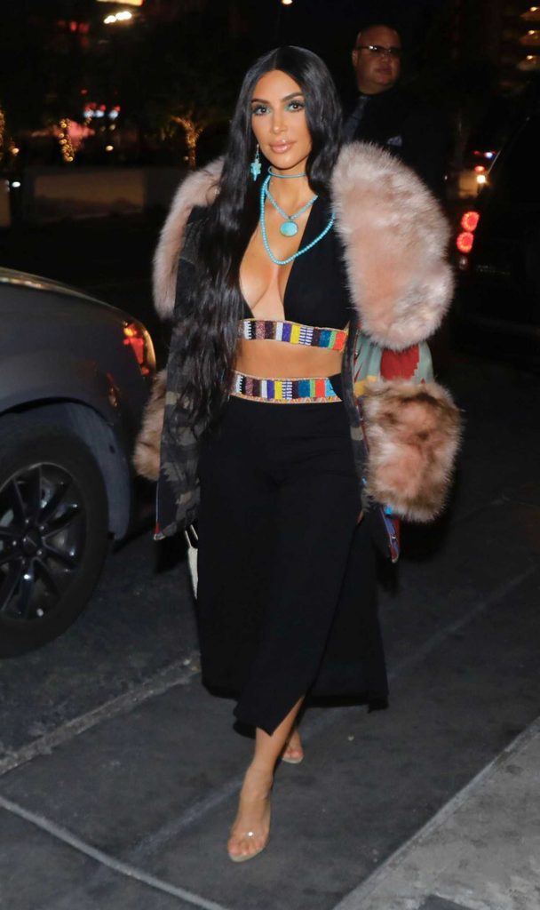 Kim Kardashian Arrives to Cher Concert in Sin City-1